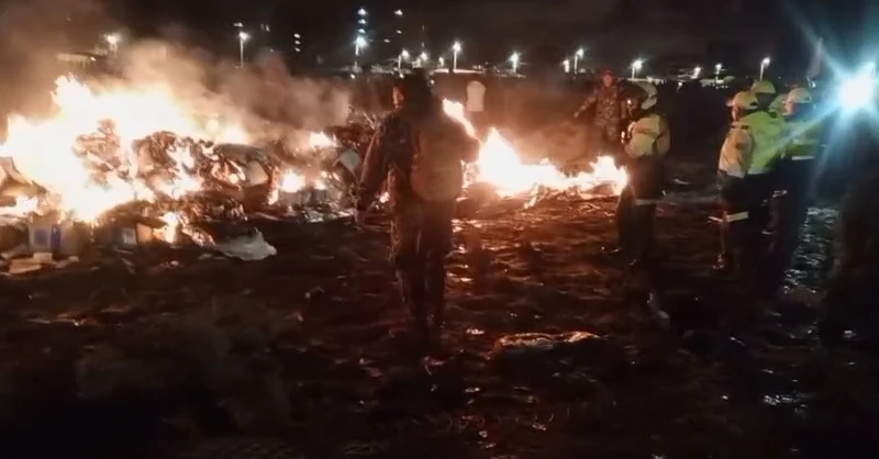 Dinero quemado tras el accidente aéreo en El Alto. Foto: ABI